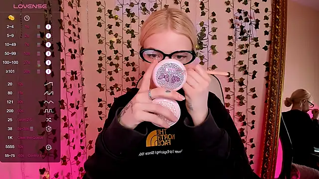 AnyaTaylor  online show from 02.25.26