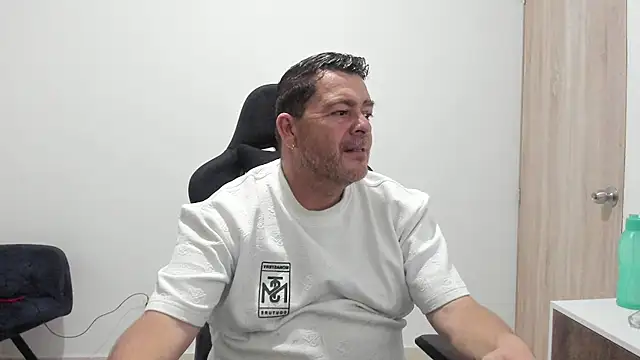 Snapshot of massimo_dannger chatting on 09.28.25 massimo dannger online show from 09.28.25