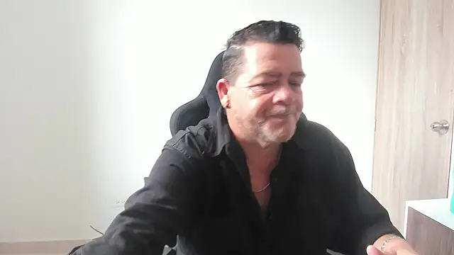 Snapshot of massimo_dannger chatting on 10.21.25 massimo dannger online show from 10.21.25