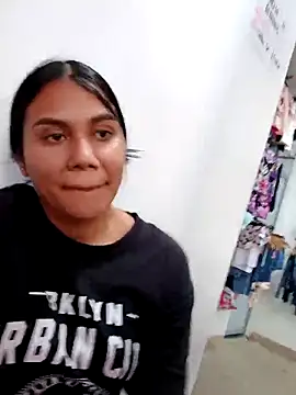 Snapshot of burbuja02 chatting on 10.15.25 burbuja02 online show from 10.15.25