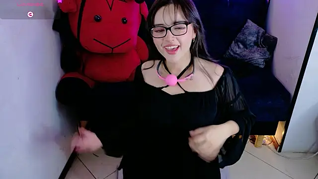 Snapshot of MiaVelvetDoll chatting on 11.22.25 MiaVelvetDoll online show from 11.22.25