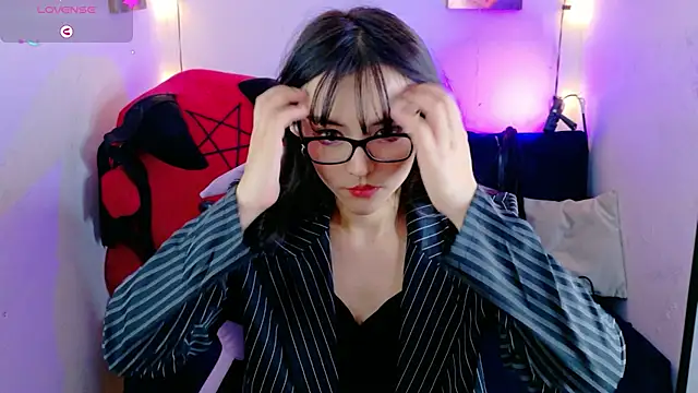 Snapshot of MiaVelvetDoll chatting on 11.25.25 MiaVelvetDoll online show from 11.25.25