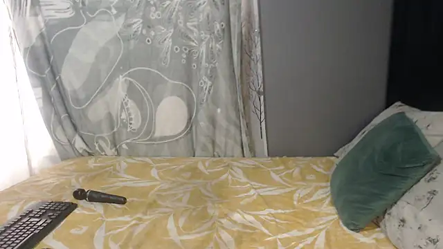 Snapshot of SEXYHUGEASS21 chatting on 11.18.25 SEXYHUGEASS21 online show from 11.18.25