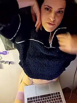 Snapshot of BelleFelicitas chatting on 04.12.26 BelleFelicitas online show from 04.12.26