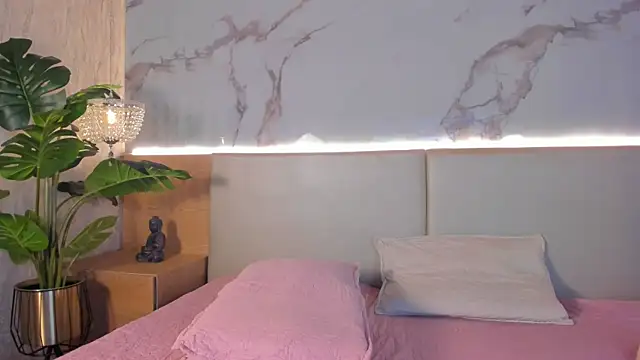 Snapshot of Celeste-Evanns chatting on 11.19.25 Celeste-Evanns online show from 11.19.25