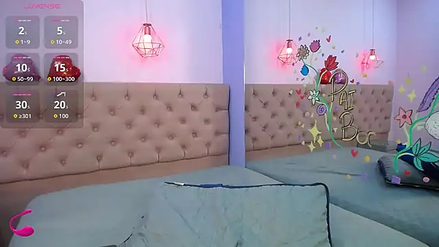 Snapshot of tiiny_emilly chatting on 10.01.25 tiiny emilly online show from 10.01.25