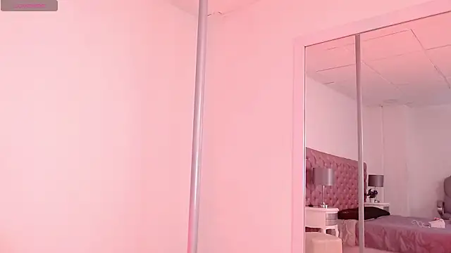 Snapshot of Coralgh_ chatting on 09.23.25 Coralgh online show from 09.23.25