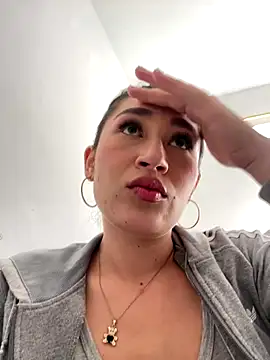 Isa Villamarin online show from 09.17.25