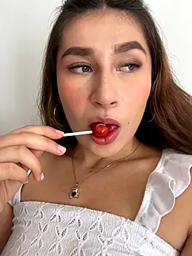 Isa Villamarin online show from 09.23.25