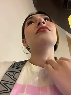 Isa Villamarin online show from 10.15.25