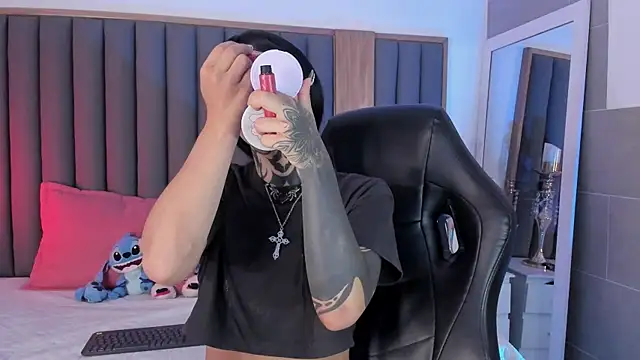 misstomie  online show from 11.28.25