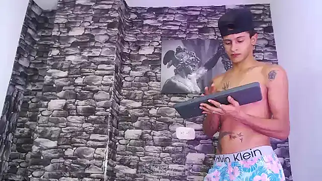 Snapshot of gustavo_saaled19_ chatting on 10.21.25 gustavo saaled19 online show from 10.21.25