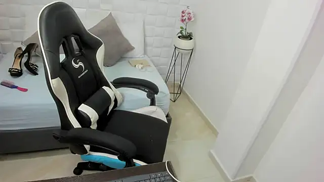 yulitza1025 online show from 10.20.25