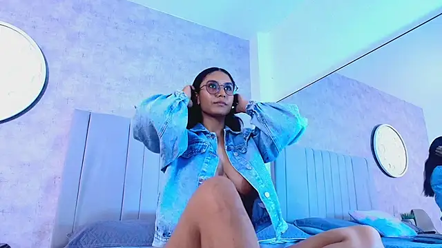 Snapshot of karla-ruiz chatting on 10.28.25 karla-ruiz online show from 10.28.25