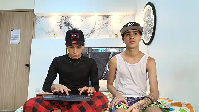 THREE GUYS HOT online show from 09.08.25