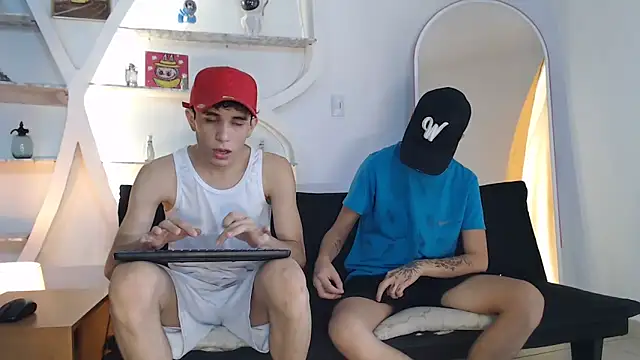 THREE GUYS HOT online show from 10.12.25