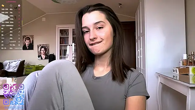 Snapshot of DarlineBrustera chatting on 04.02.26 DarlineBrustera online show from 04.02.26