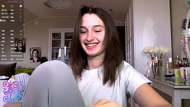 Snapshot of DarlineBrustera chatting on 04.04.26 DarlineBrustera online show from 04.04.26