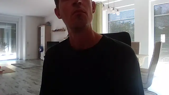 Snapshot of Trockenbau chatting on 06.25.26 Trockenbau online show from 06.25.26