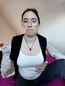 Sophierob1 online show from 04.14.26