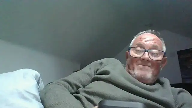 Snapshot of naughtygrandad1 chatting on 06.05.26 naughtygrandad1 online show from 06.05.26