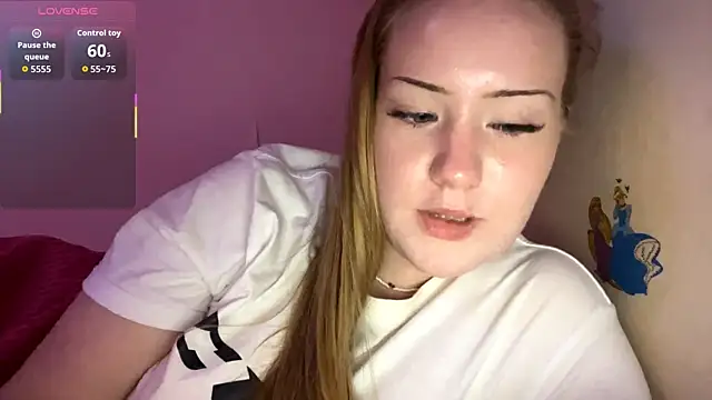 Snapshot of PandaFluff chatting on 09.09.25 PandaFluff online show from 09.09.25