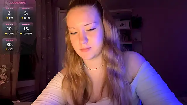 Snapshot of PandaFluff chatting on 09.16.25 PandaFluff online show from 09.16.25