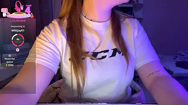 Snapshot of PandaFluff chatting on 09.18.25 PandaFluff online show from 09.18.25