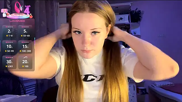 Snapshot of PandaFluff chatting on 09.23.25 PandaFluff online show from 09.23.25