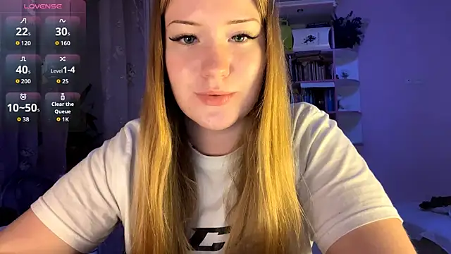 Snapshot of PandaFluff chatting on 09.26.25 PandaFluff online show from 09.26.25