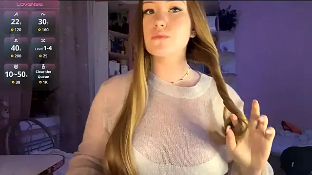 Snapshot of PandaFluff chatting on 09.29.25 PandaFluff online show from 09.29.25