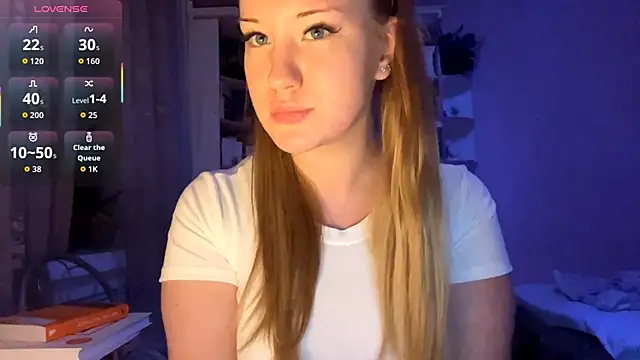 Snapshot of PandaFluff chatting on 10.02.25 PandaFluff online show from 10.02.25