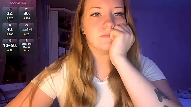 Snapshot of PandaFluff chatting on 10.07.25 PandaFluff online show from 10.07.25