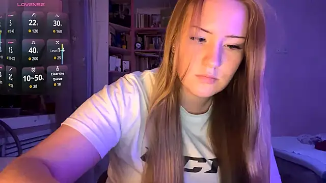 Snapshot of PandaFluff chatting on 10.08.25 PandaFluff online show from 10.08.25