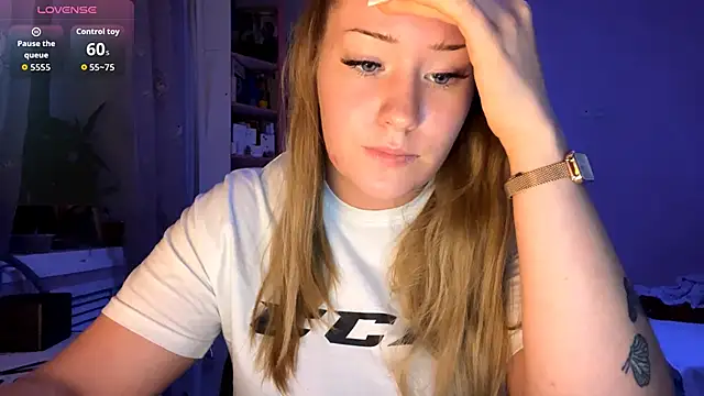 Snapshot of PandaFluff chatting on 10.10.25 PandaFluff online show from 10.10.25