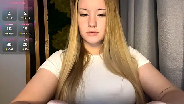 Snapshot of PandaFluff chatting on 10.28.25 PandaFluff online show from 10.28.25