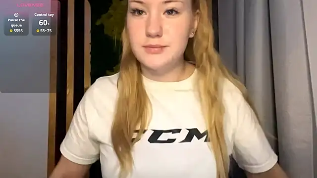 Snapshot of PandaFluff chatting on 10.29.25 PandaFluff online show from 10.29.25