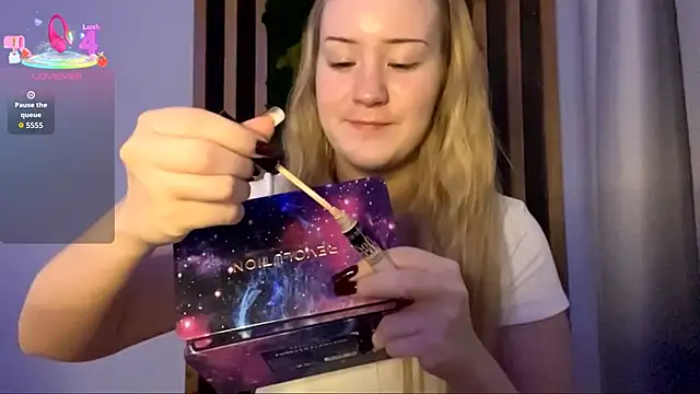 Snapshot of PandaFluff chatting on 11.10.25 PandaFluff online show from 11.10.25