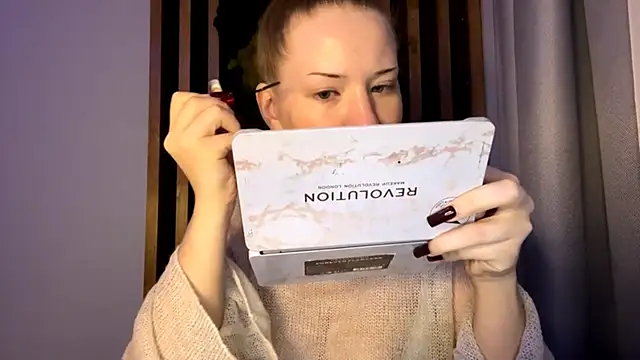 Snapshot of PandaFluff chatting on 11.18.25 PandaFluff online show from 11.18.25