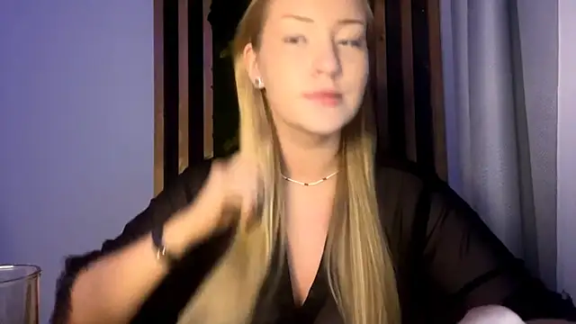 Snapshot of PandaFluff chatting on 11.21.25 PandaFluff online show from 11.21.25