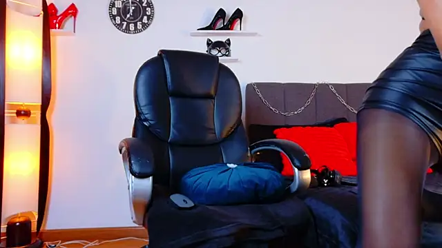 Snapshot of JadeClifford chatting on 11.20.25 JadeClifford online show from 11.20.25