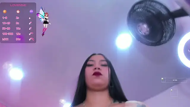 Snapshot of _laaura_ chatting on 10.04.25 laaura online show from 10.04.25