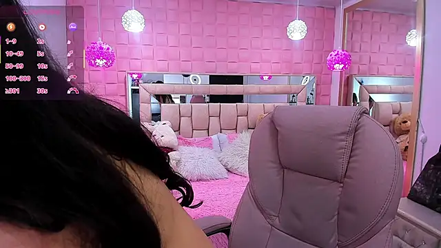 Snapshot of _laaura_ chatting on 11.06.25 laaura online show from 11.06.25