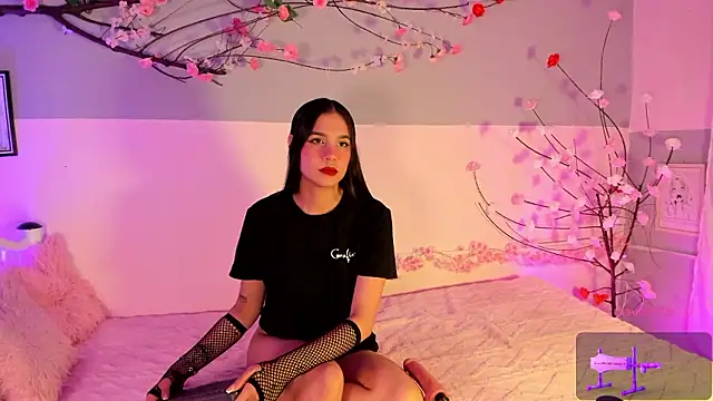 Emmiicute online show from 02.12.26