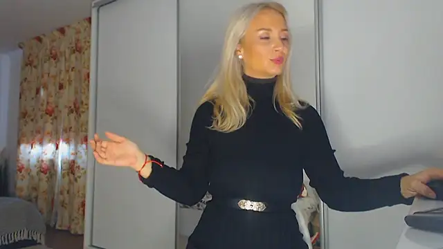 Snapshot of merlyn4 chatting on 11.01.25 merlyn4 online show from 11.01.25