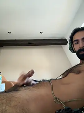 Snapshot of SergioGarcia93 chatting on 09.28.25 SergioGarcia93 online show from 09.28.25