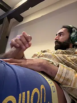 Snapshot of SergioGarcia93 chatting on 12.20.25 SergioGarcia93 online show from 12.20.25