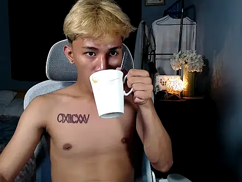 naughtyboyloy 0 online show from 12.16.25