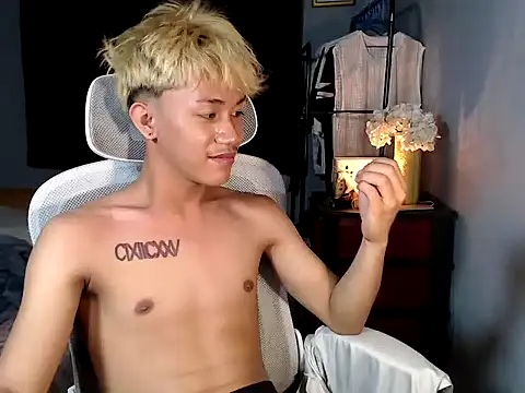 naughtyboyloy 0 online show from 12.17.25