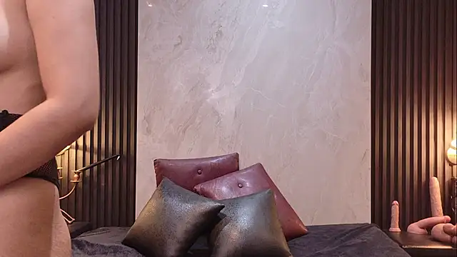 Snapshot of AuroraGray chatting on 06.13.26 AuroraGray online show from 06.13.26